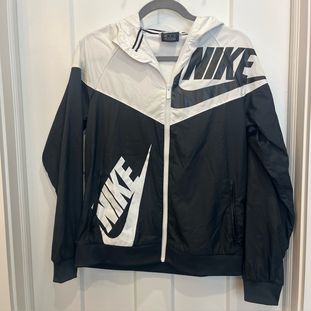 Nike Woman’s Hooded Windbreaker Jacket Colorblock Windrunner Size XL Black White - Picture 1 of 11